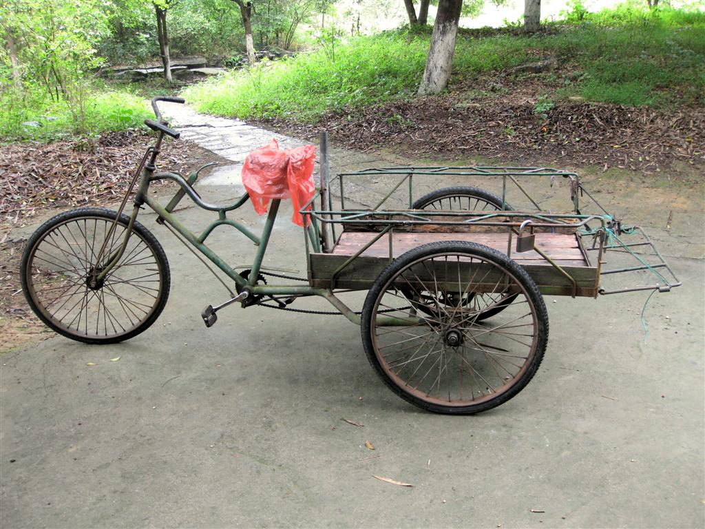 YANGSHUO - een fiets in een park