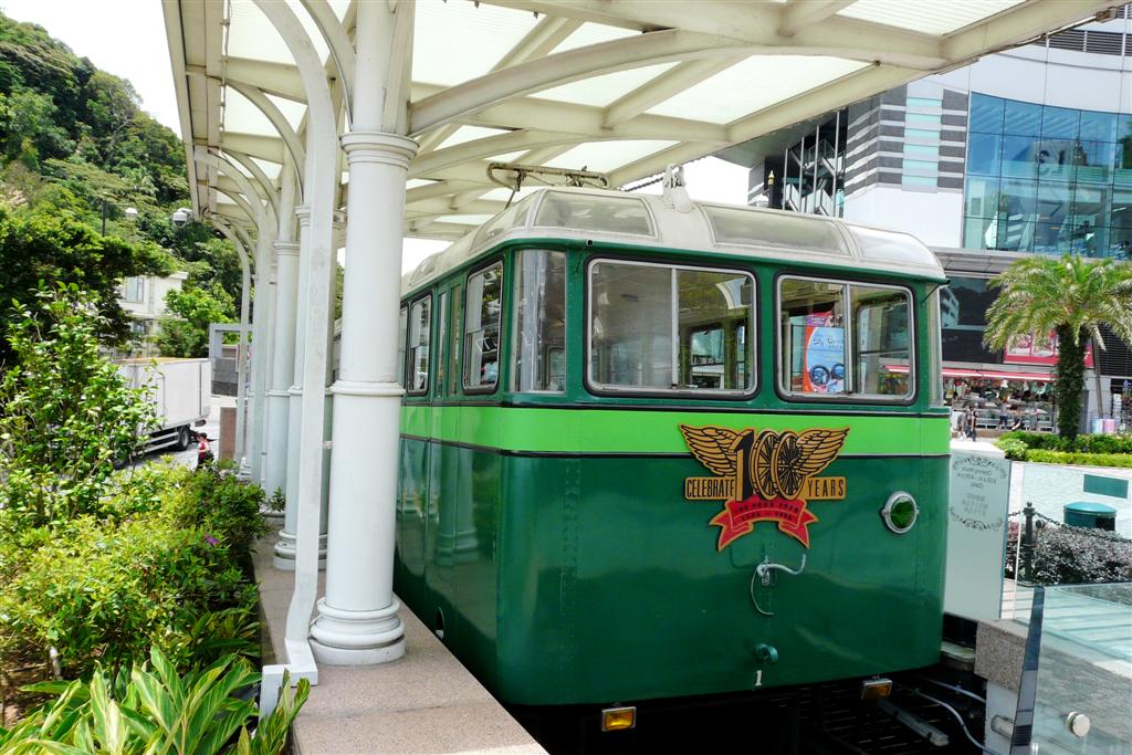 HONG KONG - oude tram ingericht als toeristen info centrum bij Victoria Peak