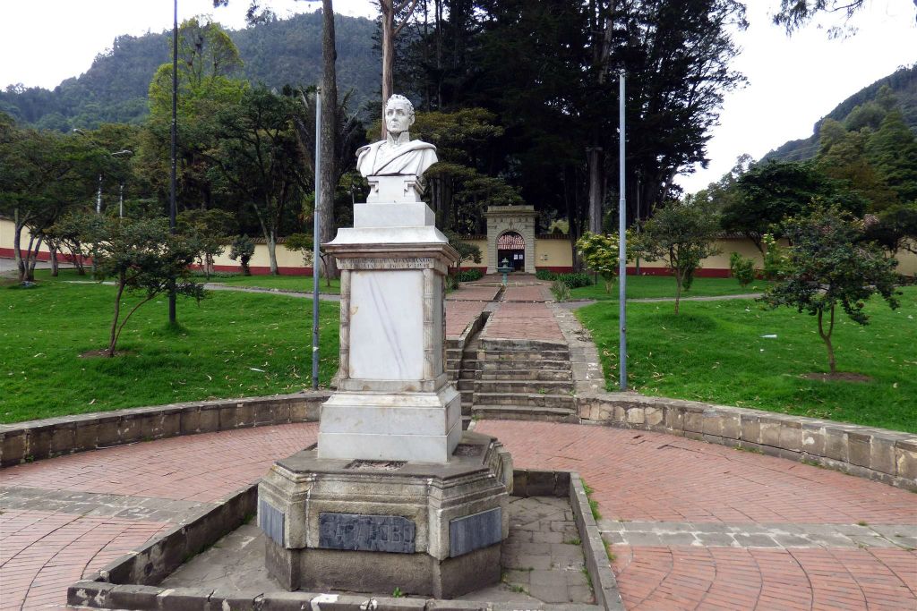 BOGOTA - een standbeeld ter ere van Simon Bolivar in de tuin bij het Quinta Bolivar museum