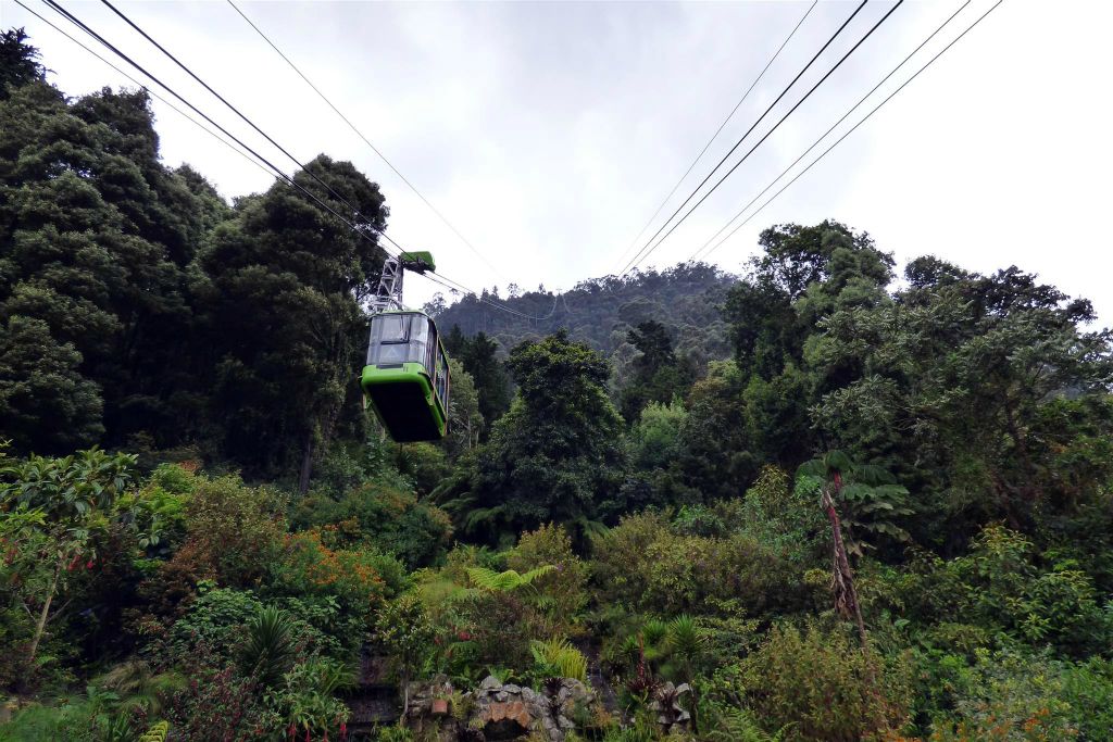 BOGOTA - de kabelbaan naar het basiliek heiligdom van de Fallen Heer van Monserrate
