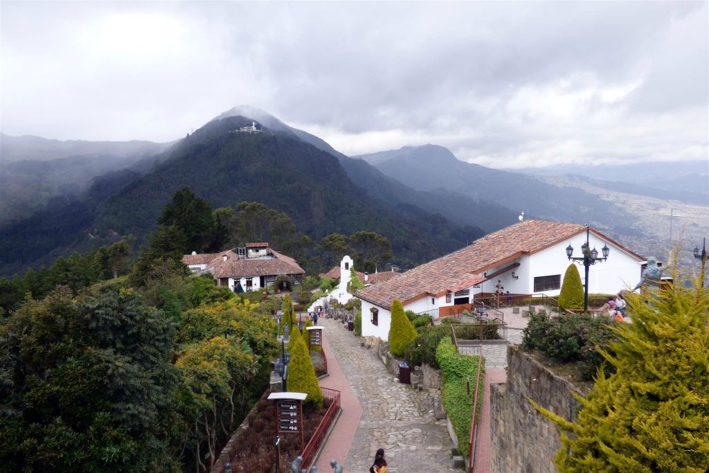 BOGOTA - het basiliek Heiligdom van de Fallen Heer van Monserrate