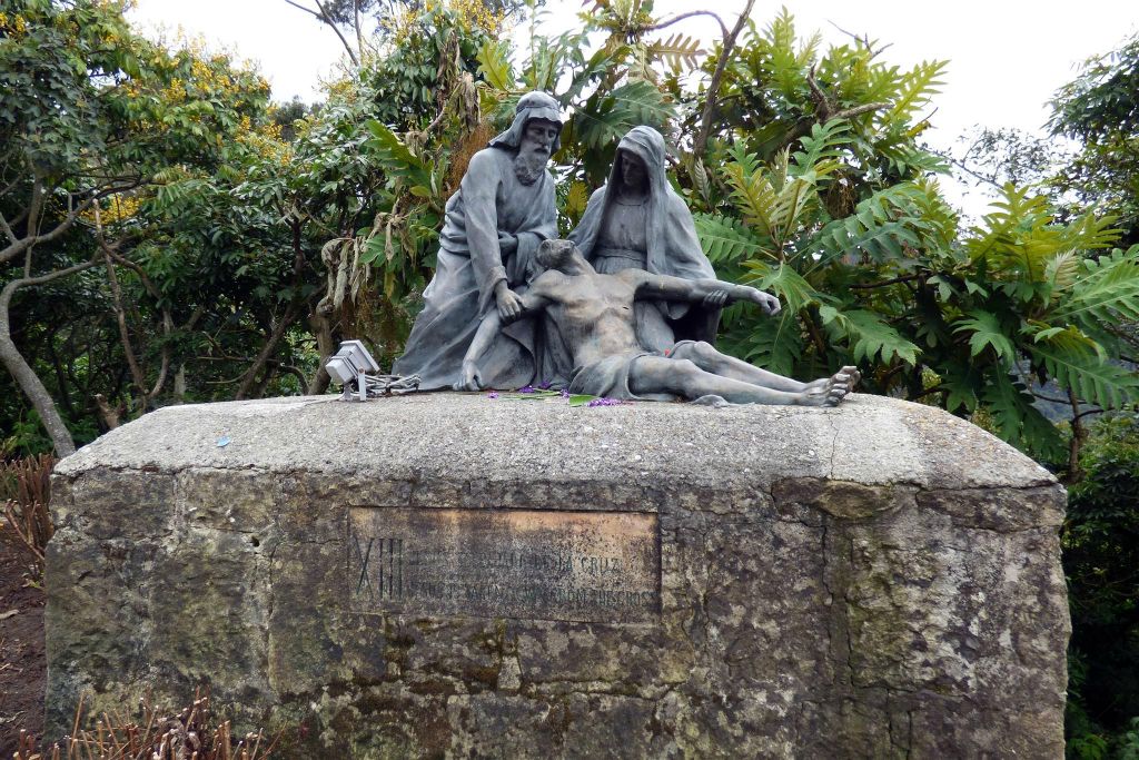 BOGOTA - een beeld bij het basiliek Heiligdom van de Fallen Heer van Monserrate