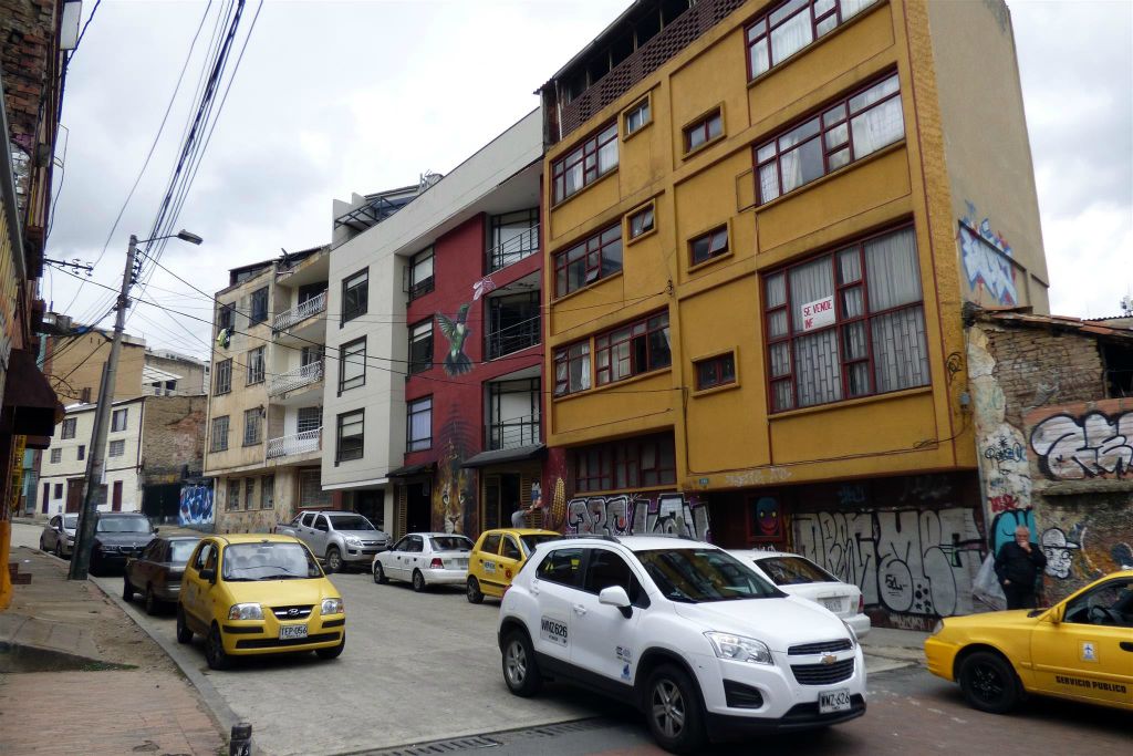 BOGOTA - een straat met graffiti