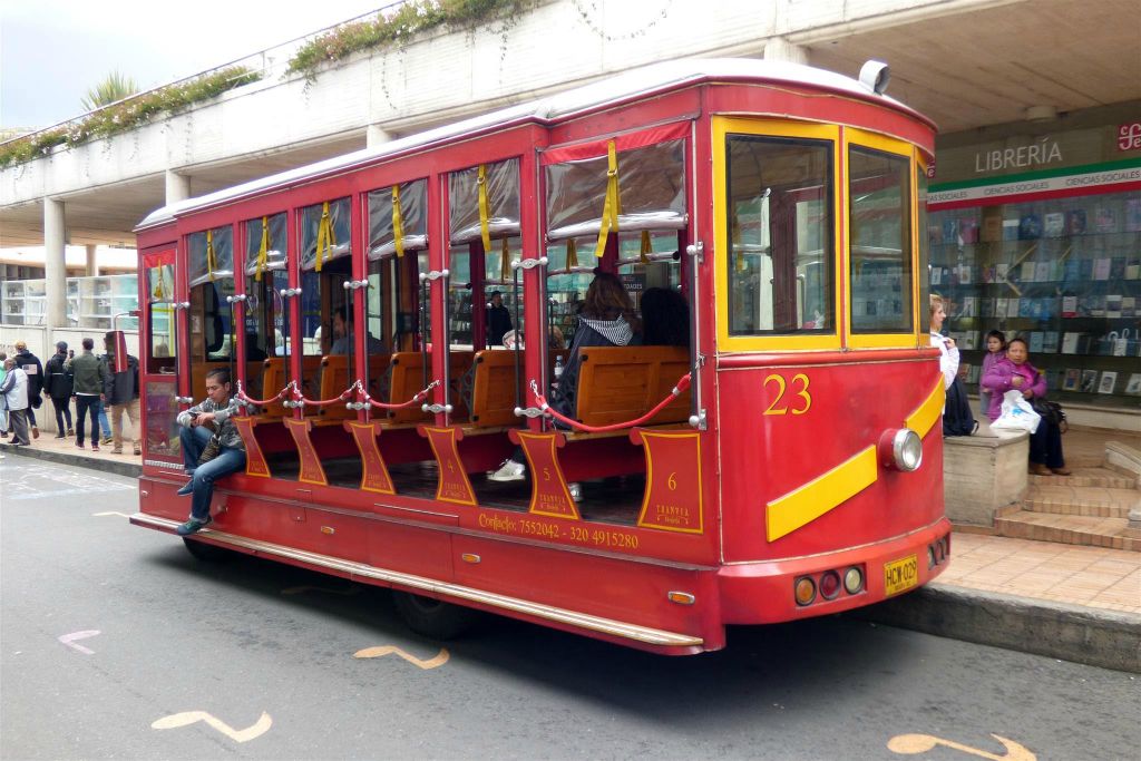 BOGOTA - een touristen tram op wielen
