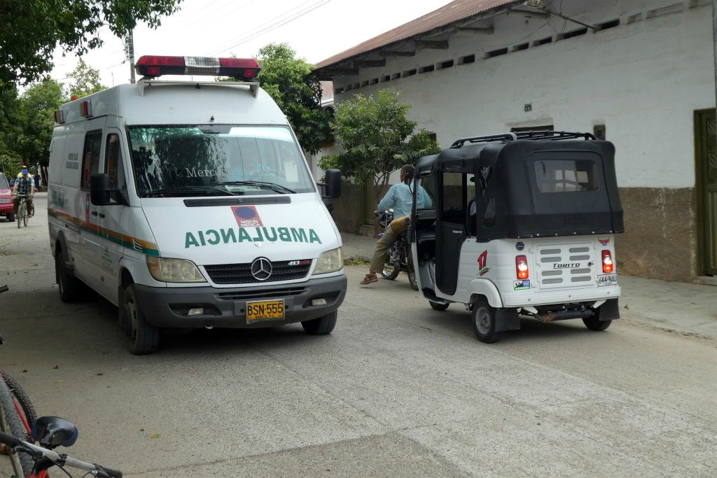 VILLAVIEJA - een ambulance en tuktuk