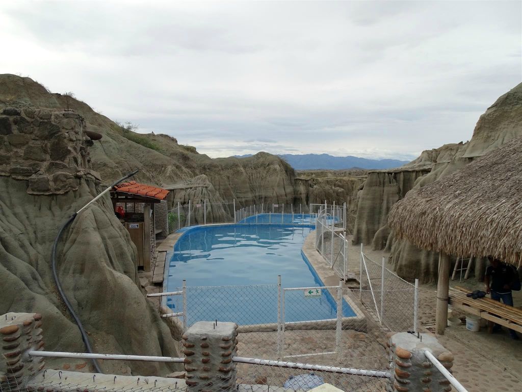 VILLAVIEJA -  het natuurlijke zwembad Los Hoyos in de Tatacoa woestijn