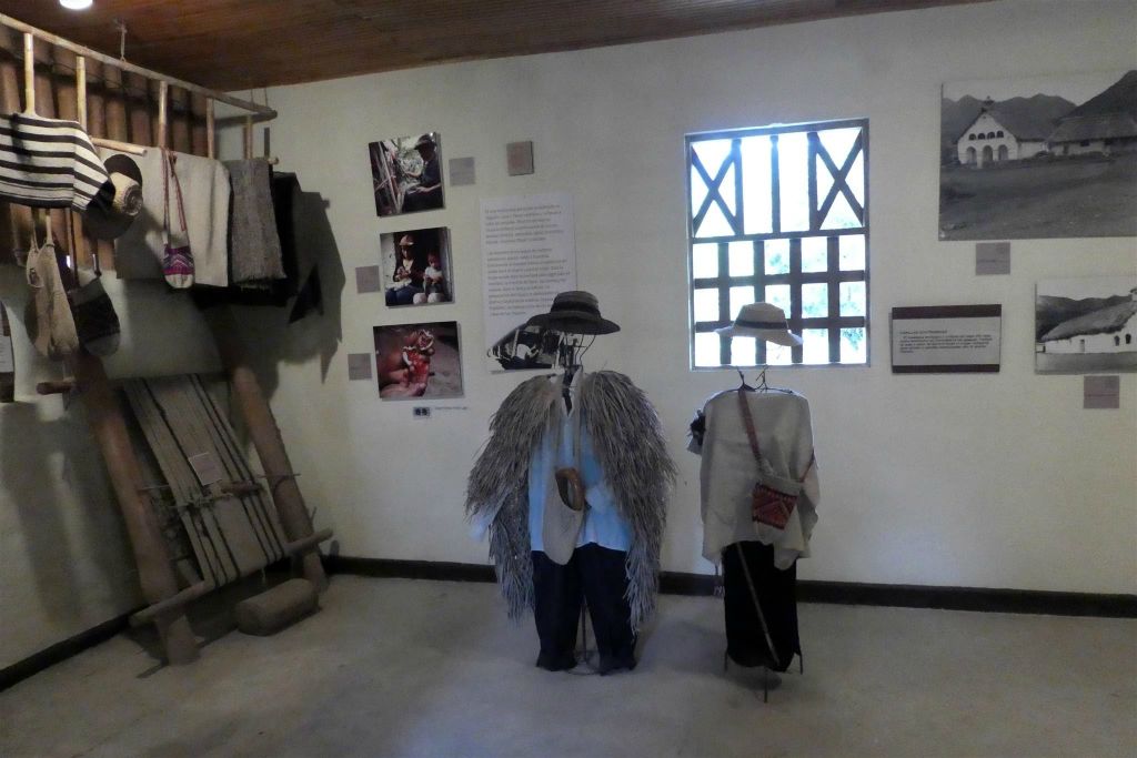 TIERRADENTRO - oude klederdracht in het etnografisch museum