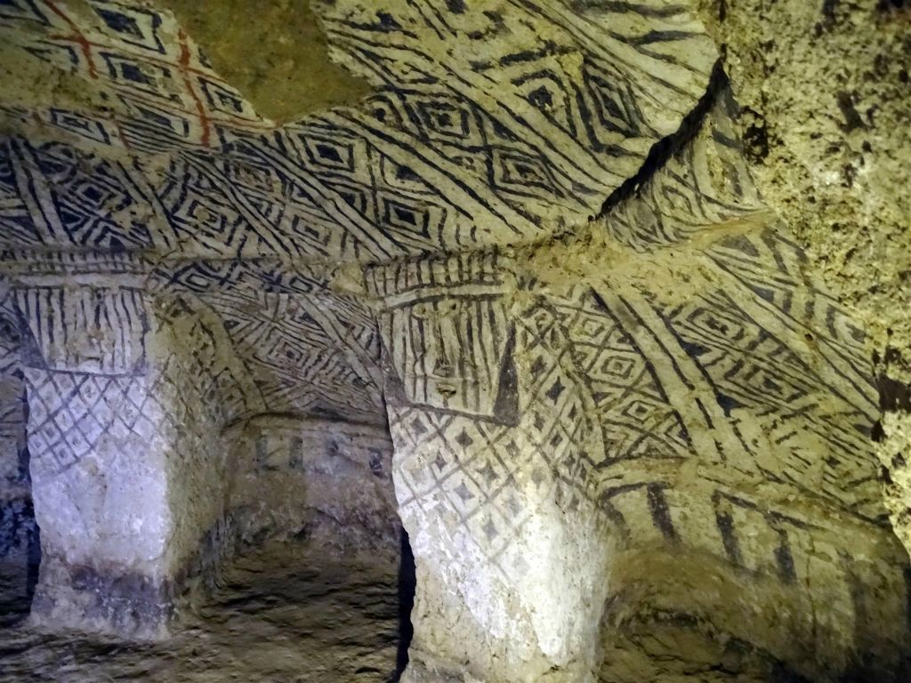 TIERRADENTRO - een hypogeum (graf) bij de archeologische plaats Alto de Segovia in het nationaal archeologisch park