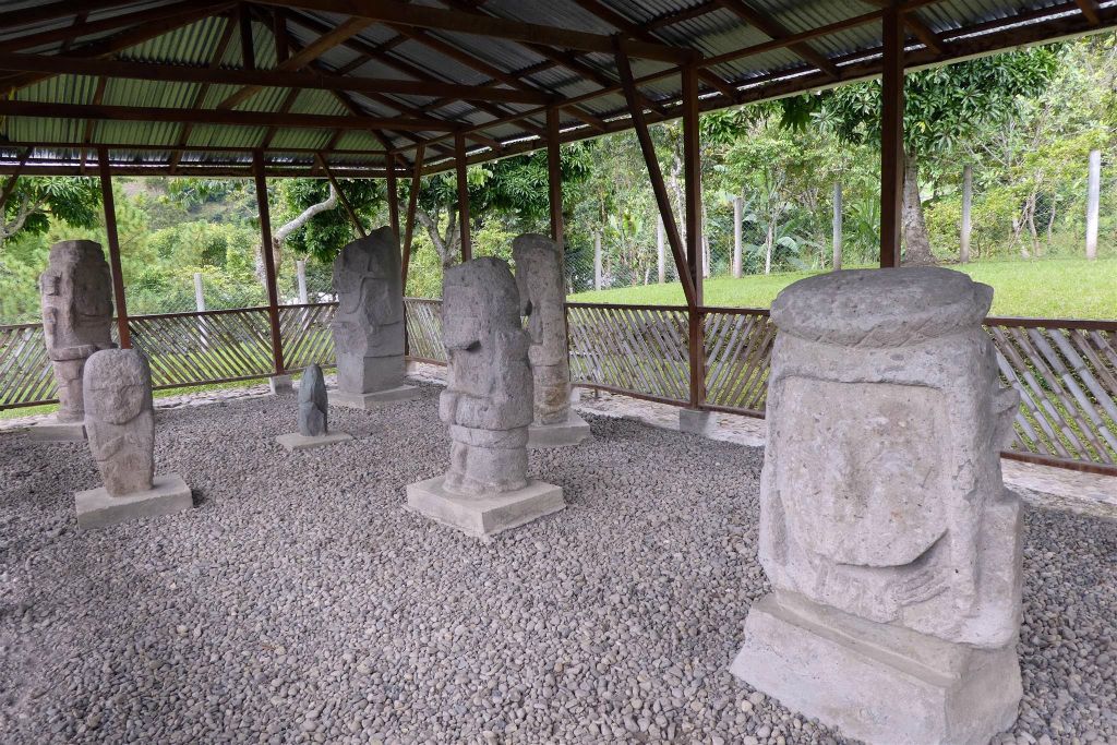 TIERRADENTRO - enkele beelden bij de archeologische plaats El Tablón in het nationaal archeologisch park