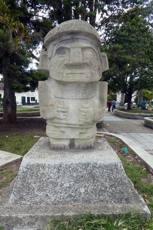 SAN AGUSTIN - een beeld in het Simon Bolivar park