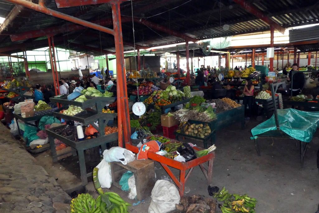 ISNOS - een groente en fruit markt