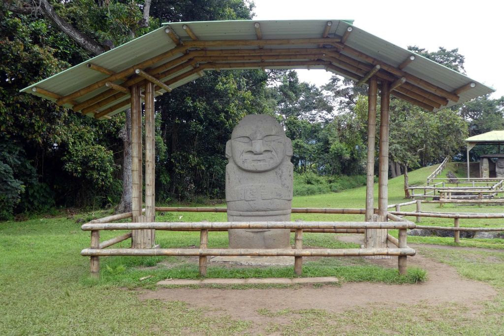 SAN AGUSTIN - een beeld bij het archeologisch park Mesita A