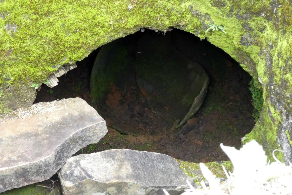 SAN AGUSTIN - een pot bij een graf bij het archeologisch park Mesita A