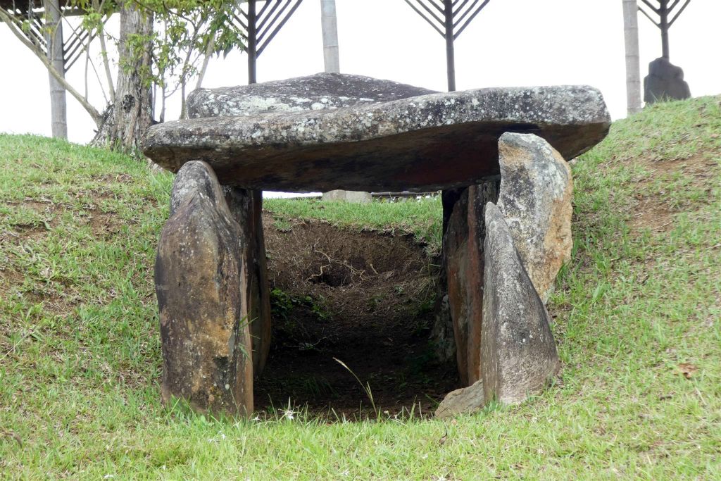 SAN AGUSTIN - een graf bij het archeologisch park Alto de Lavapatas