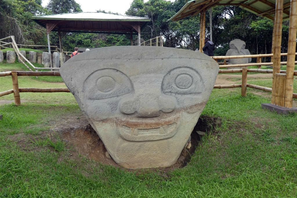 SAN AGUSTIN - een beeld bij het archeologisch park Mesita B