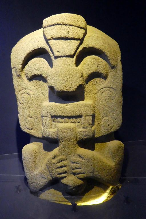SAN AGUSTIN - een beeld in het museum bij het archeologisch park