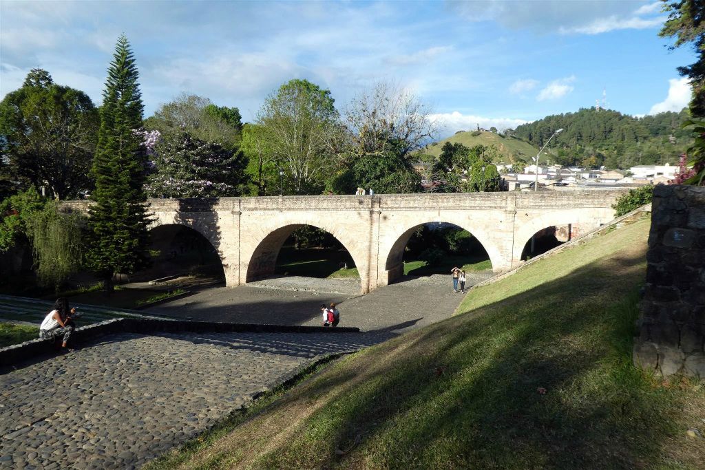 POPAYAN - de Humilladero-brug uit 1873