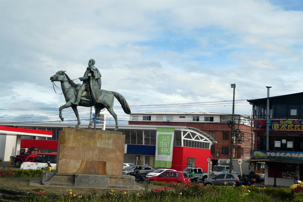 POPAYAN -> SILVIA - een standbeeld ter ere van Simon Bolivar