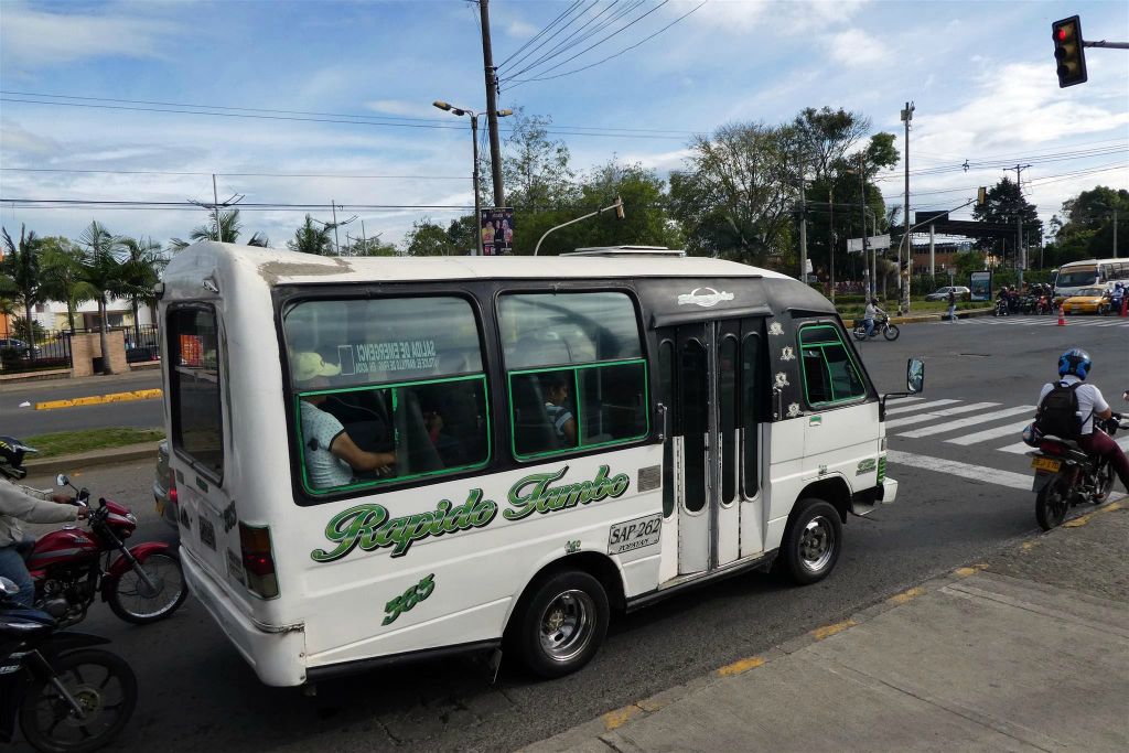 POPAYAN -> SILVIA - een minbus