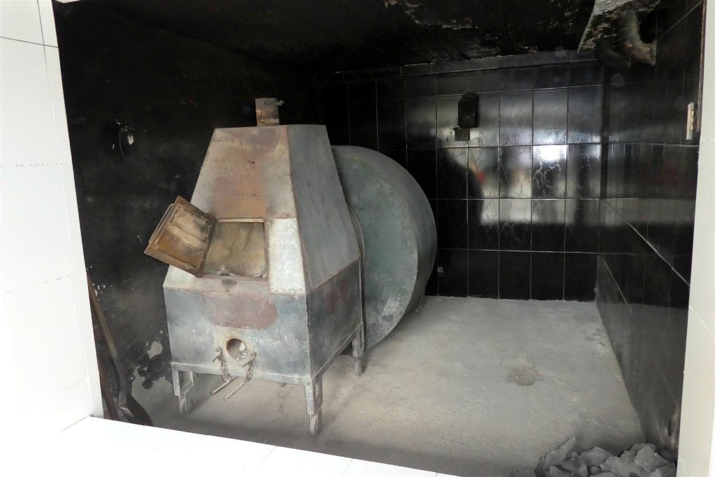 CALARCA - een koffiebonen brander bij de koffieboerderij van Recuca