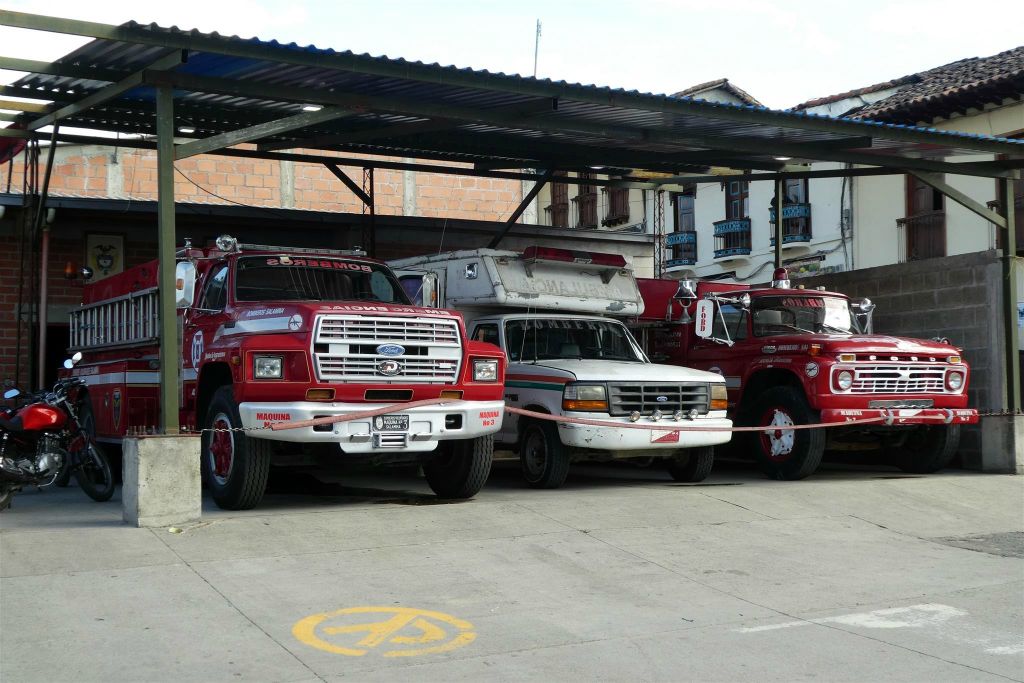 SALAMINA - enkele auto's van de brandweer