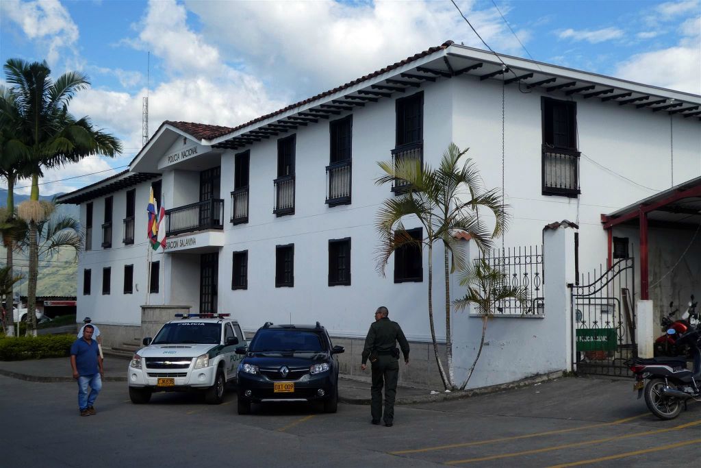 SALAMINA - het politiebureau