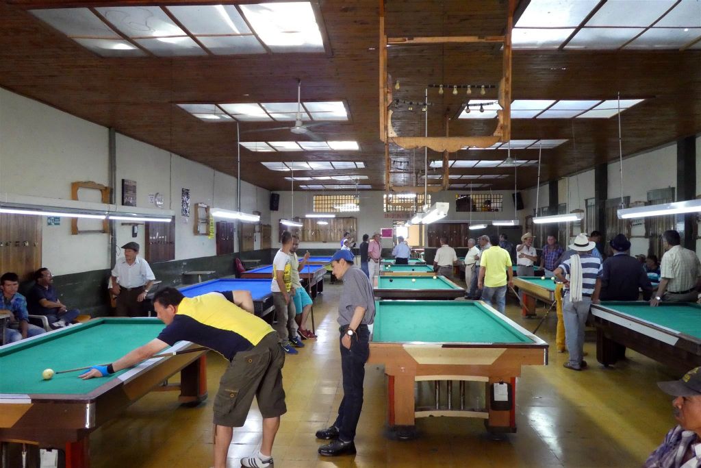 SALAMINA - een poolzaal