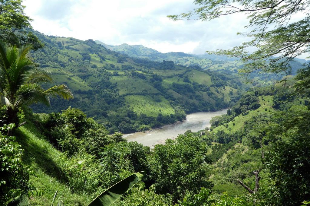 SALAMINA -> LA PINTADA - uitzicht op de Cauca rivier