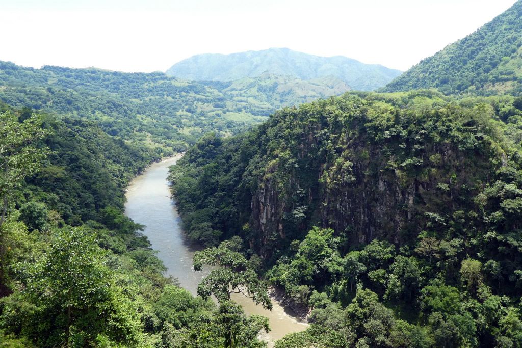 SALAMINA -> LA PINTADA - uitzicht op de Cauca rivier