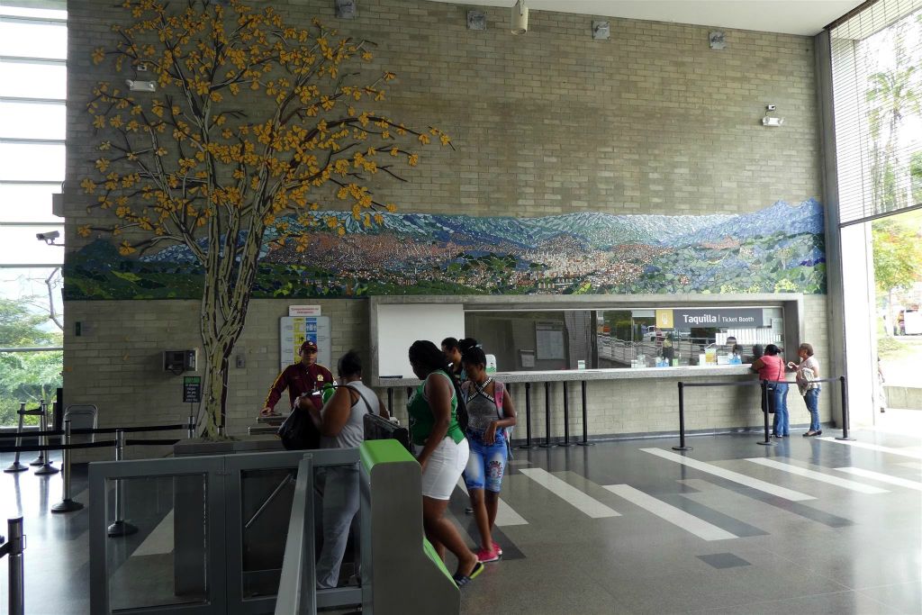 MEDELLIN - het kabelbaanstation La Aurora