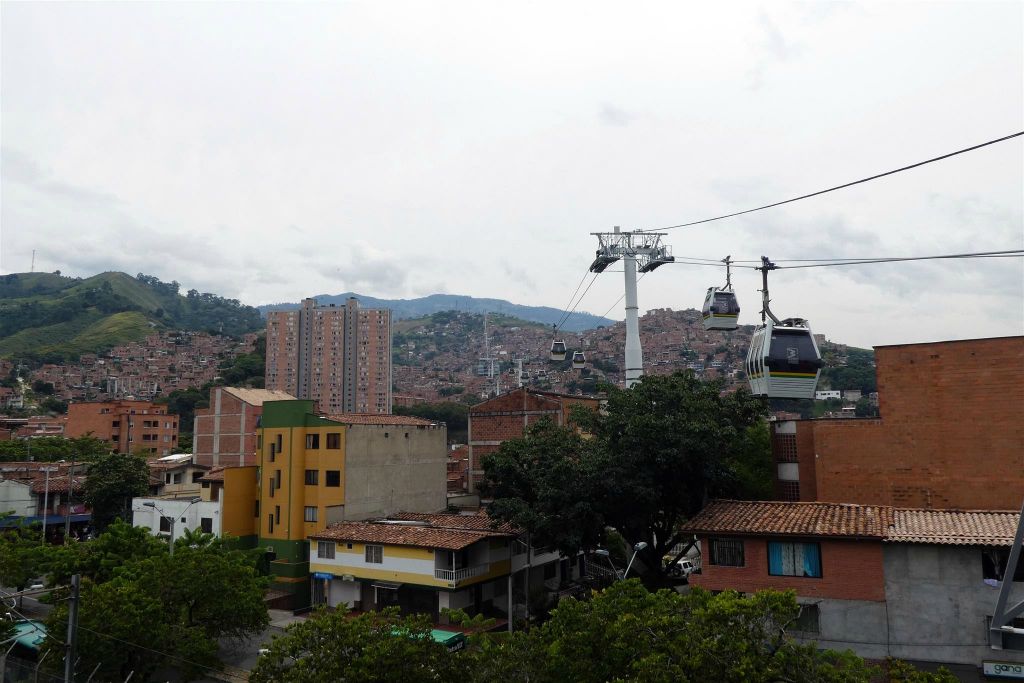 MEDELLIN - het uitzicht bij het kabelbaanstation San Javier