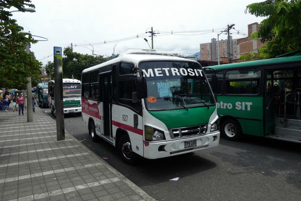 MEDELLIN - het busstation San Javier