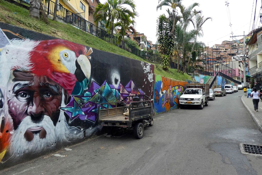 MEDELLIN - diverse grafitti in de wijk Comuna 13