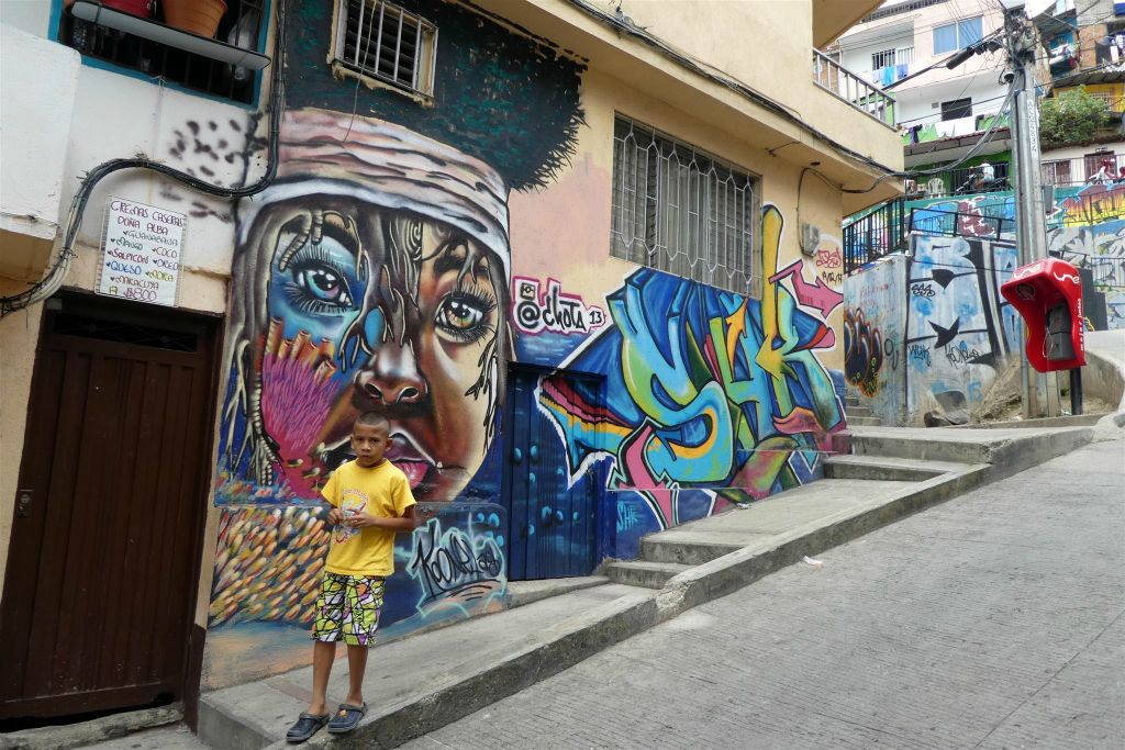 MEDELLIN - diverse grafitte in de wijk Comuna 13