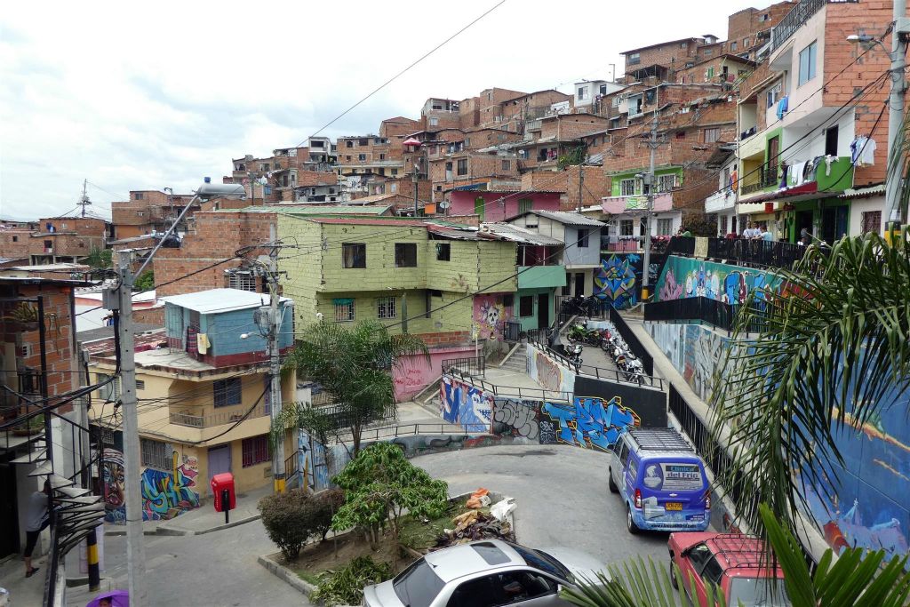 MEDELLIN - diverse grafitte in de wijk Comuna 13