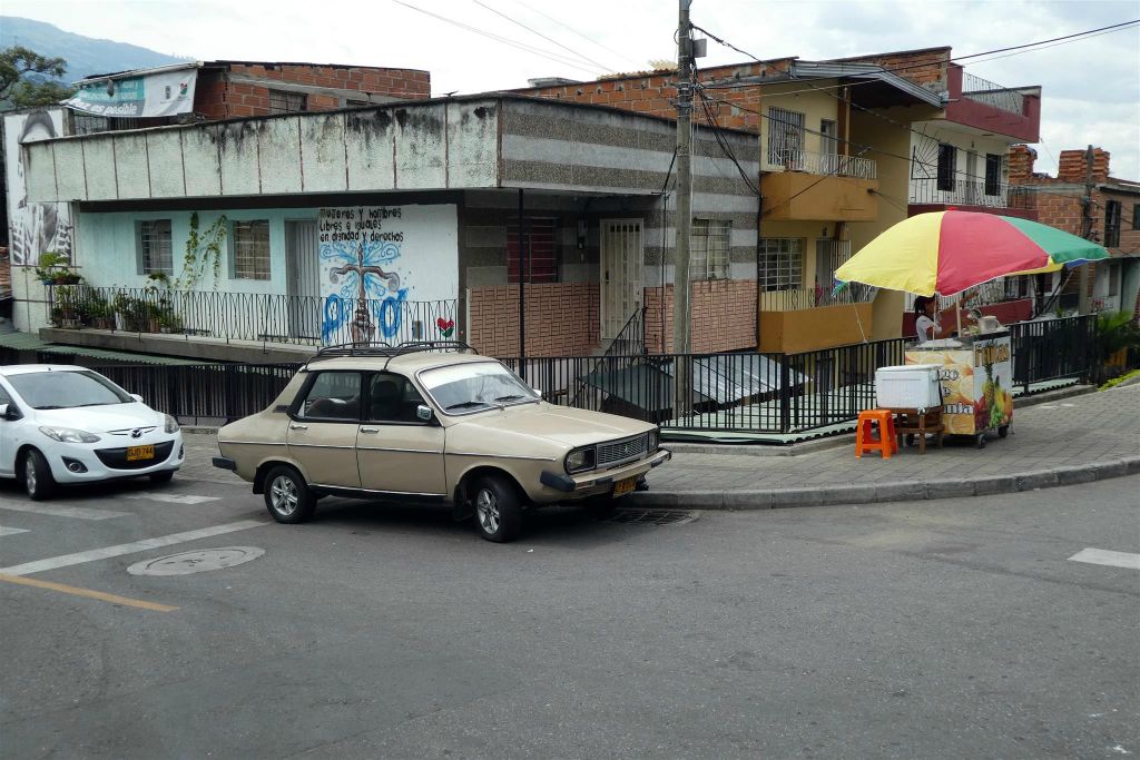 MEDELLIN - een oude Renault 12