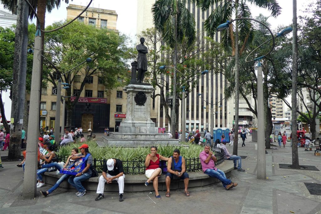 MEDELLIN - een standbeeld ter ere van de Colombiaanse advocaat, soldaat en politicus Pedro Justo Berrío in het Berrio park