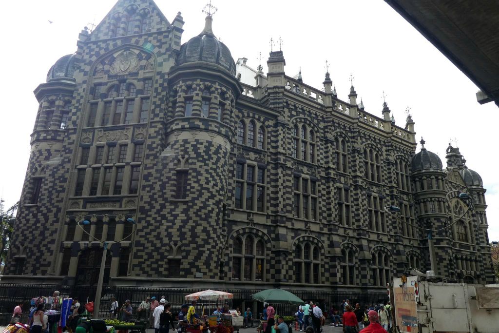 MEDELLIN - het culturele paleis van Rafael Uribe