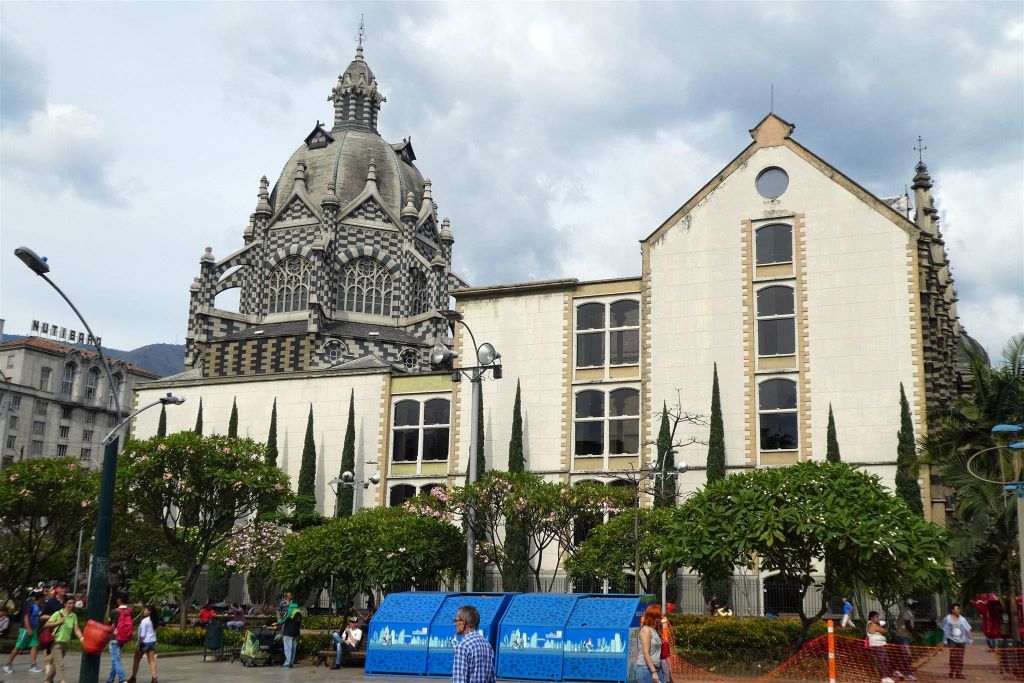 MEDELLIN - het culturele paleis van Rafael Uribe