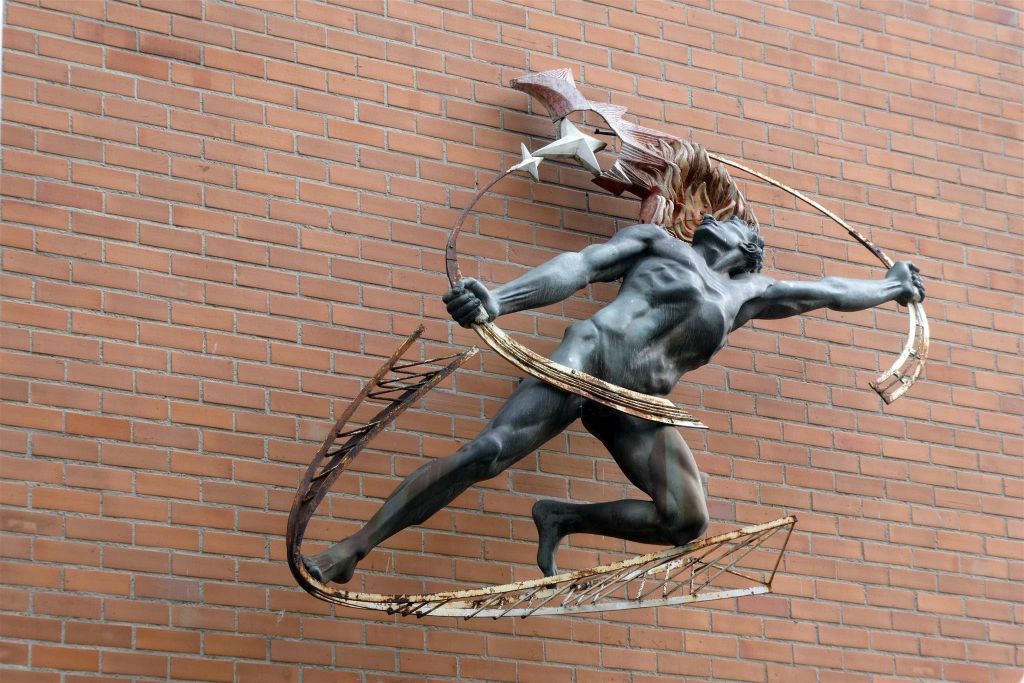 MEDELLIN - een 600kg zwaar beeld genaamd "Prometheus Bound"  van beeldhouwer Rodrigo Arenas Betancourt