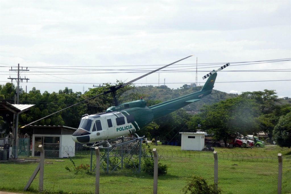 SANTA MARTA -> TAYRONA - een politiehelikopter