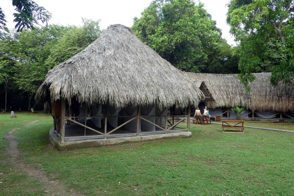 TAYRONA - het hangmatten kamp op de camping Arrecifes waar we verbleven
