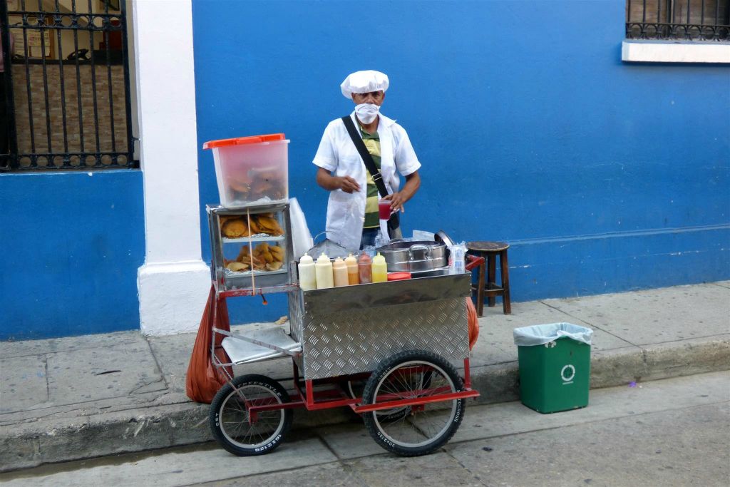 CARTAGENA - een straatverkoper