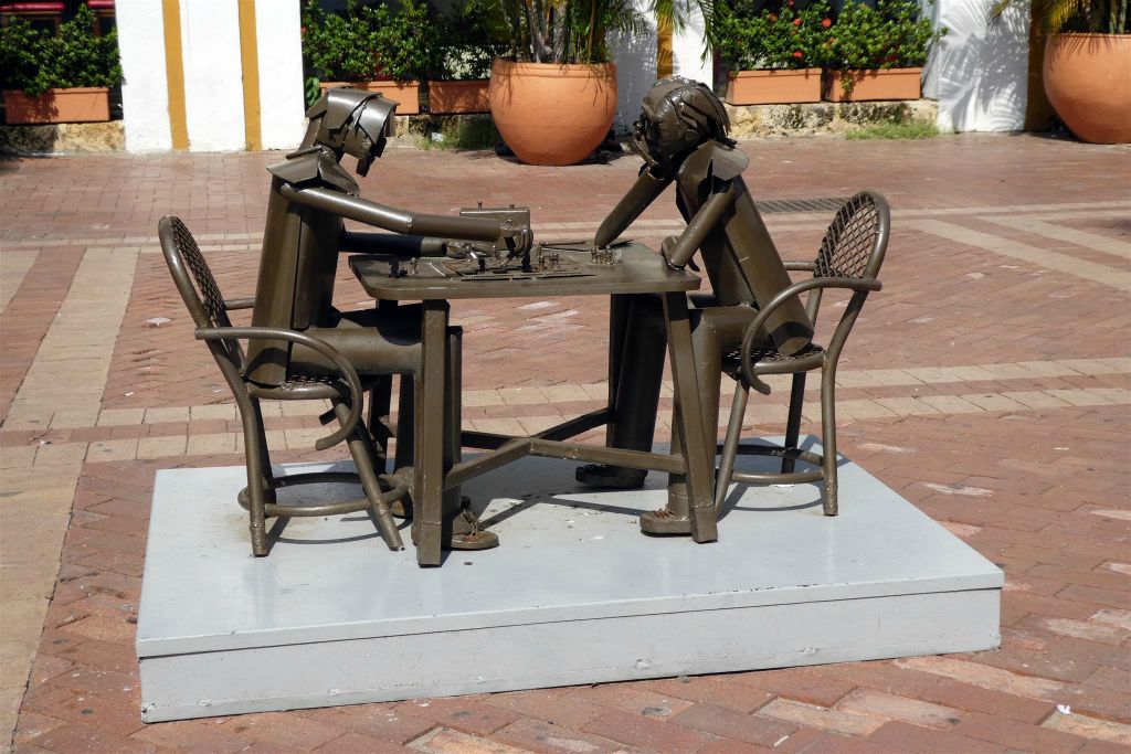 CARTAGENA - een kunstwerk op het plein Plaza San Pedro Claver