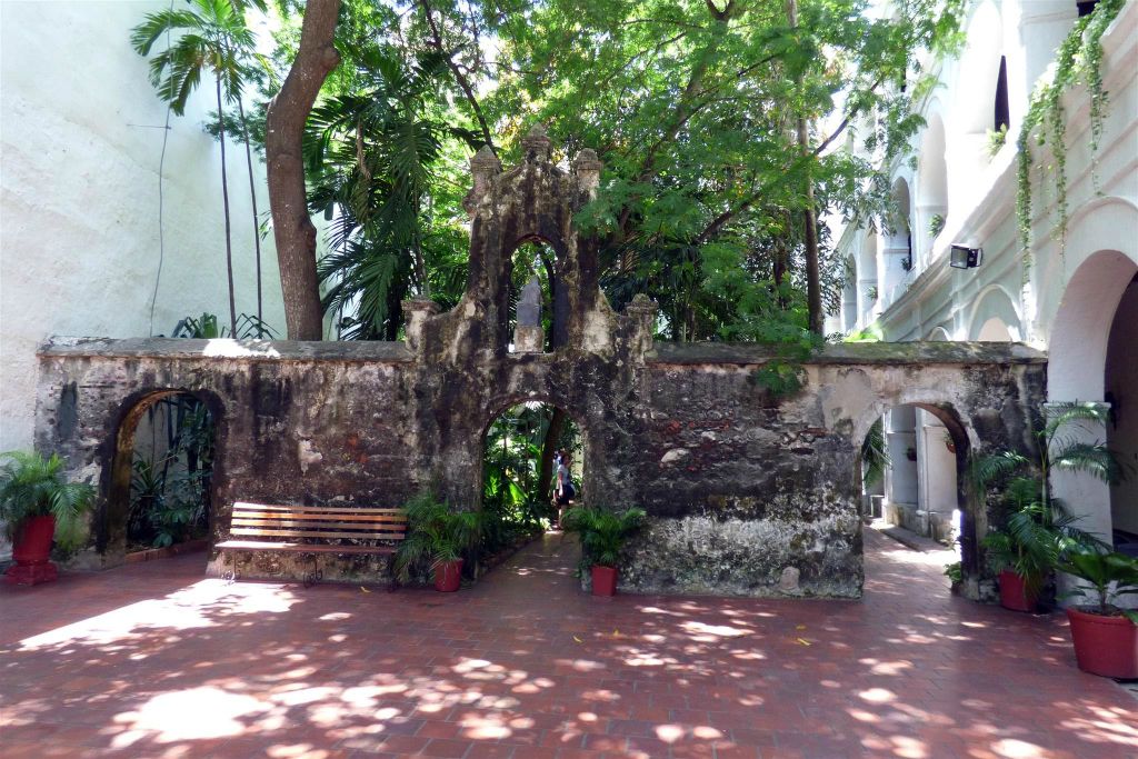 CARTAGENA - een oude muur van het klooster bij het museum van San Pedro Claver