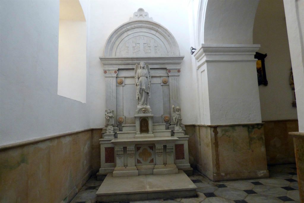 CARTAGENA - binnen in kerk van San Pedro Claver