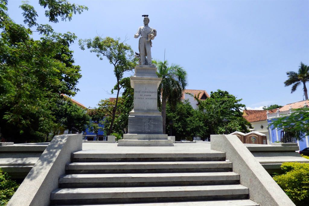 CARTAGENA - een standbeeld in het park Plaza Fernandez Madrid ter ere van José Luis Álvaro Alvino Fernández Madrid (19-02-1789 - 28-06-1830), een neogranadijnse staatsman, arts, wetenschapper en schrijver