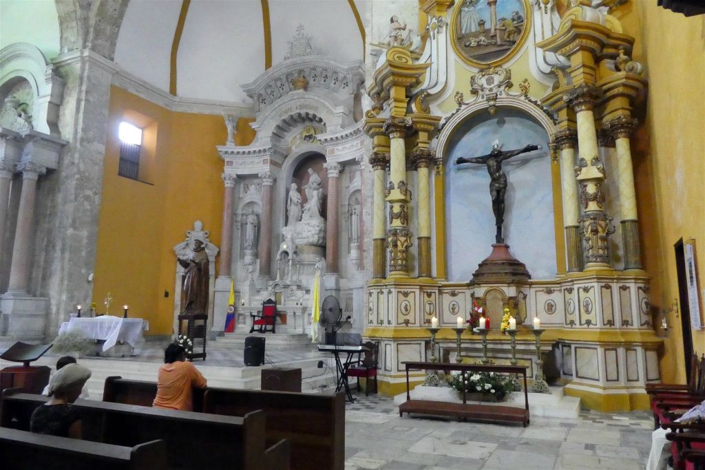 CARTAGENA - binnen in de kerk van Santo Domingo
