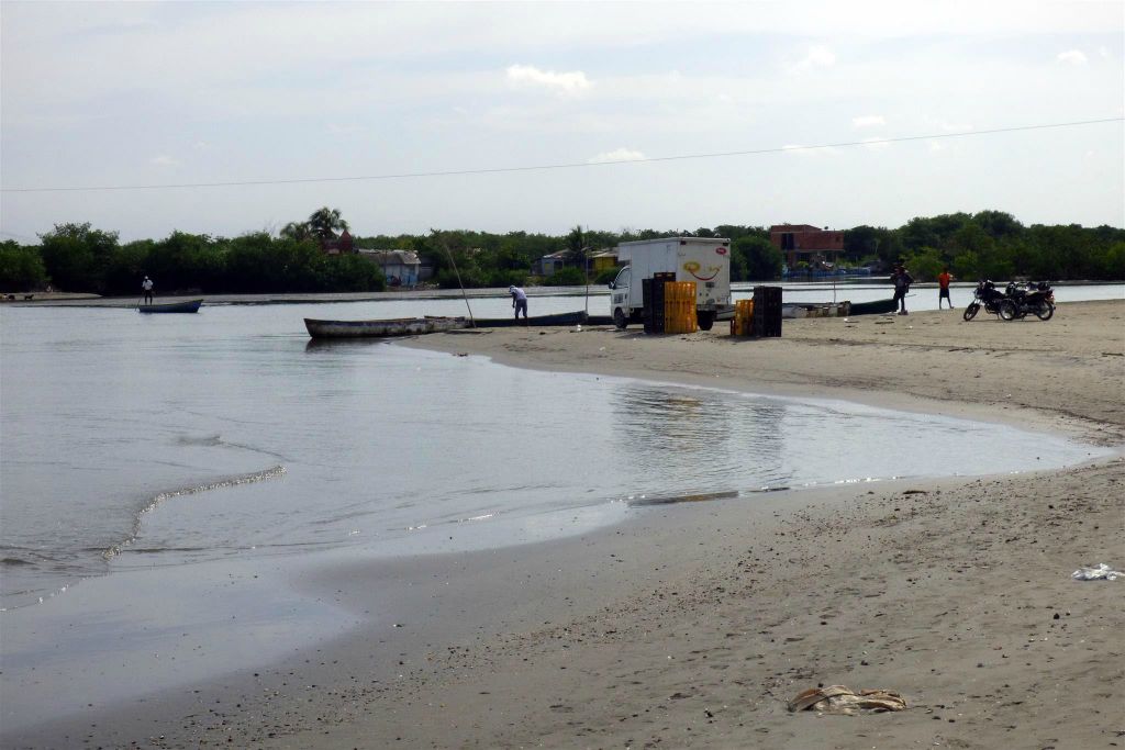 CARTAGENA - het strand in de wijk La Boquilla