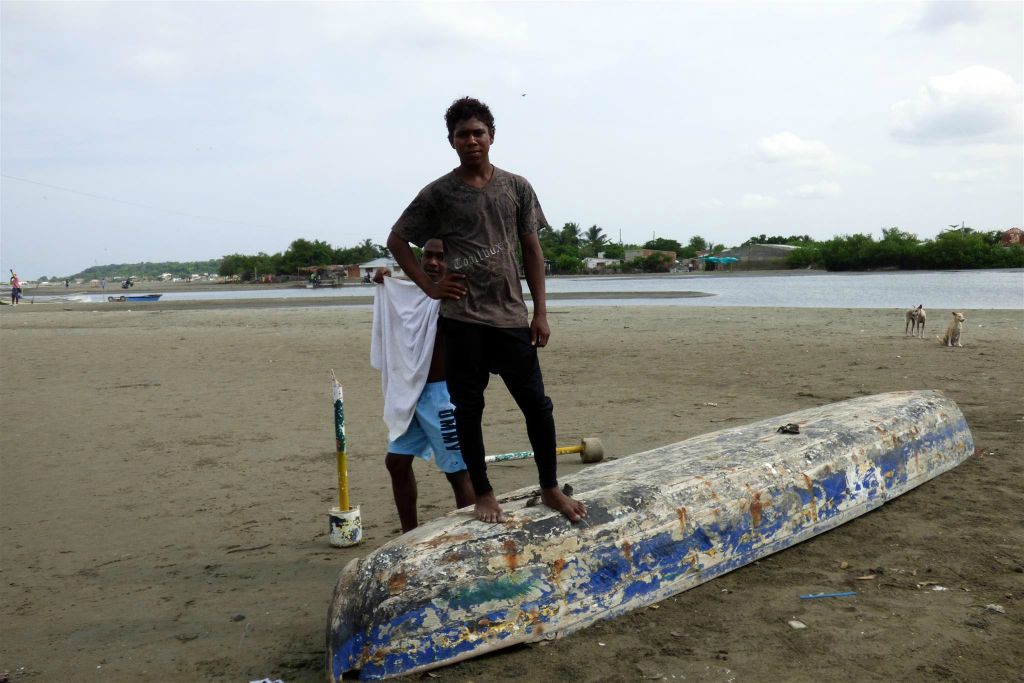 CARTAGENA - een Colombiaan op het strand in de wijk La Boquilla